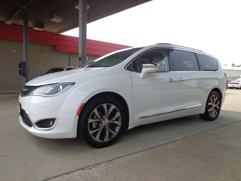 2017 Chrysler Pacifica Limited — Minivan — 86,009 mi — Omaha, NE