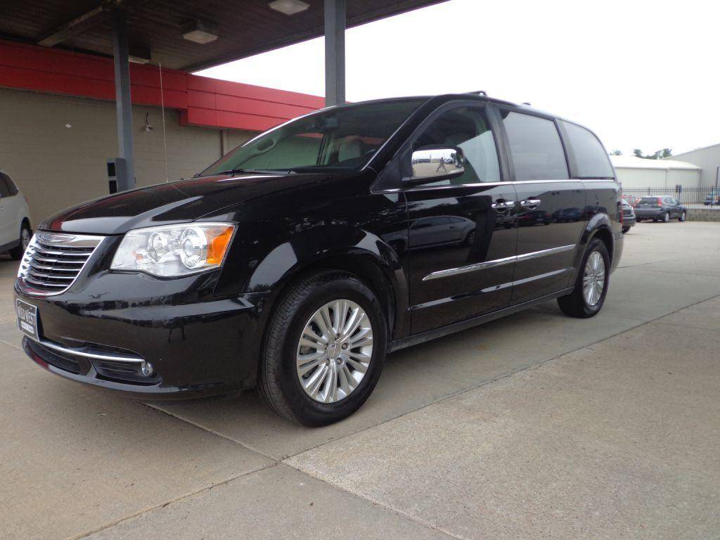 2015 Chrysler Town & Country Limited Platinum — Minivan — 67,513 mi — Omaha, NE