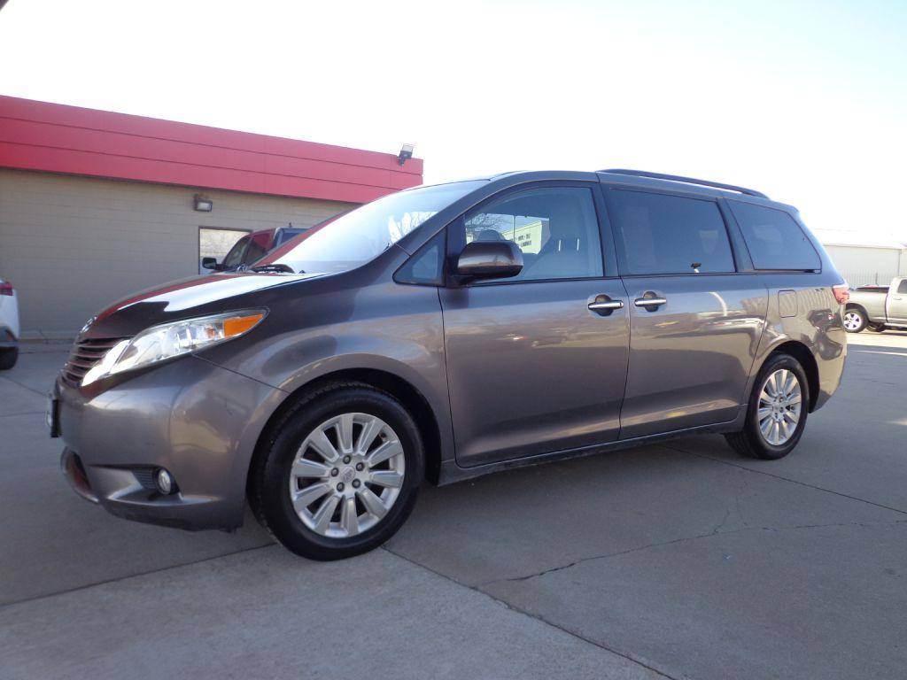 2015 Toyota Sienna Limited — Minivan — 71,103 mi — Omaha, NE