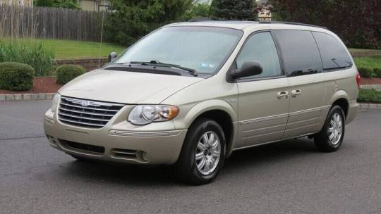 2005 Chrysler Town & Country Touring — Minivan — 141,074 mi — Hamilton, NJ