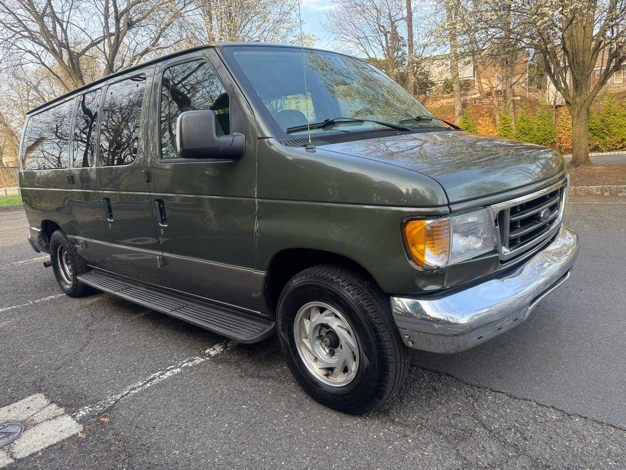 2003 Ford Econoline Wagon XL