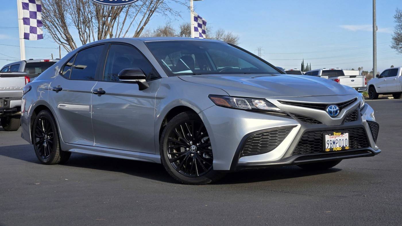 2022 Toyota Camry Hybrid SE — Sedan — 37,765 mi — Tracy, CA