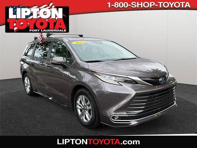2022 Toyota Sienna Limited — Minivan — 32,105 mi — Fort Lauderdale, FL