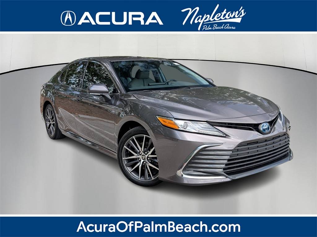2023 Toyota Camry Hybrid XLE — Sedan — 29,802 mi — West Palm Beach, FL