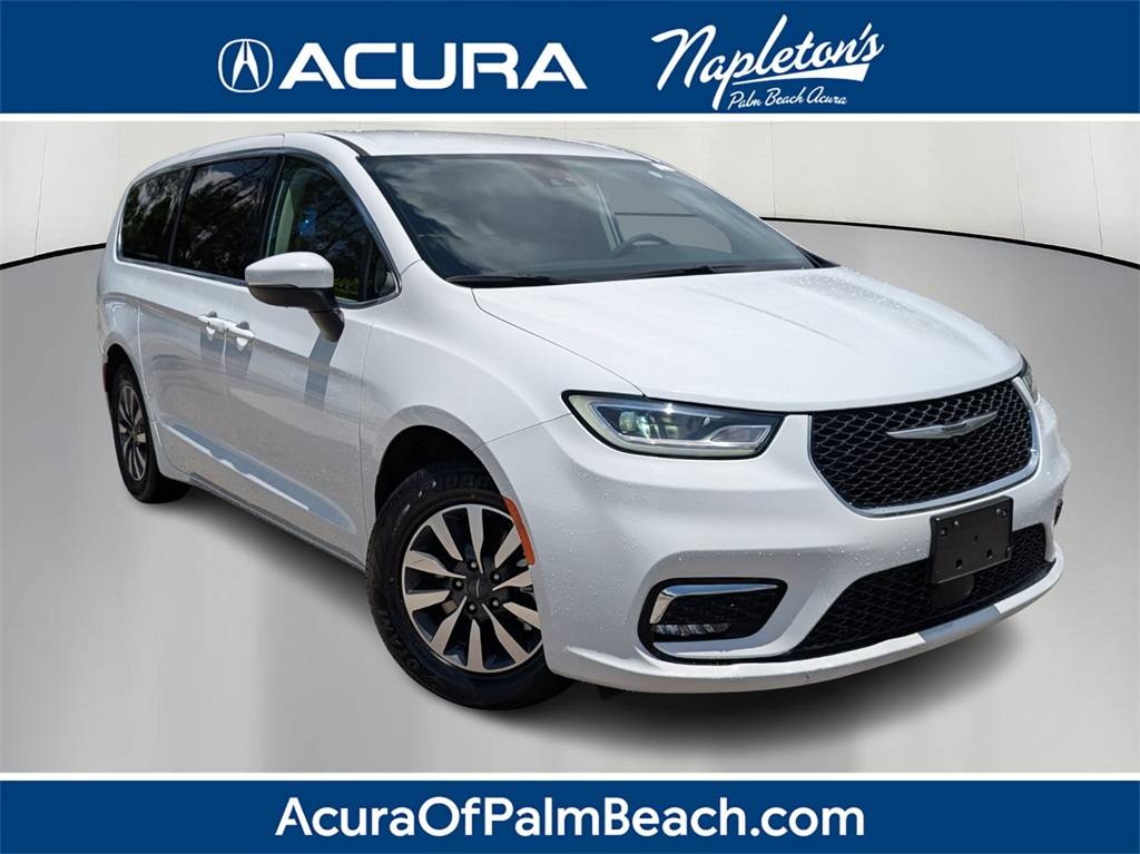 2023 Chrysler Pacifica Hybrid Touring L — Minivan — 68,513 mi — West Palm Beach, FL