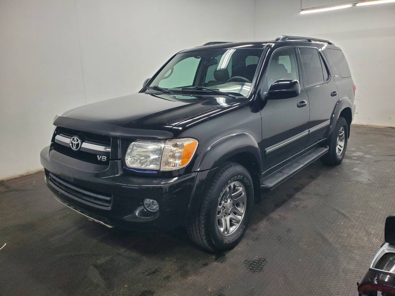 2005 Toyota Sequoia SR5 — SUV — 114,621 mi — Fairfield, OH