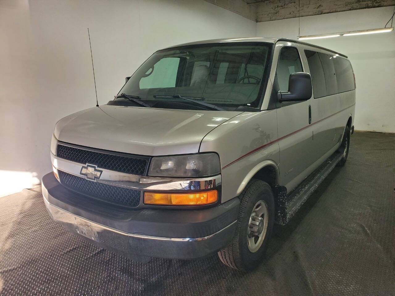 2005 Chevrolet Express Passenger Base — Passenger Van — 66,494 mi — Fairfield, OH