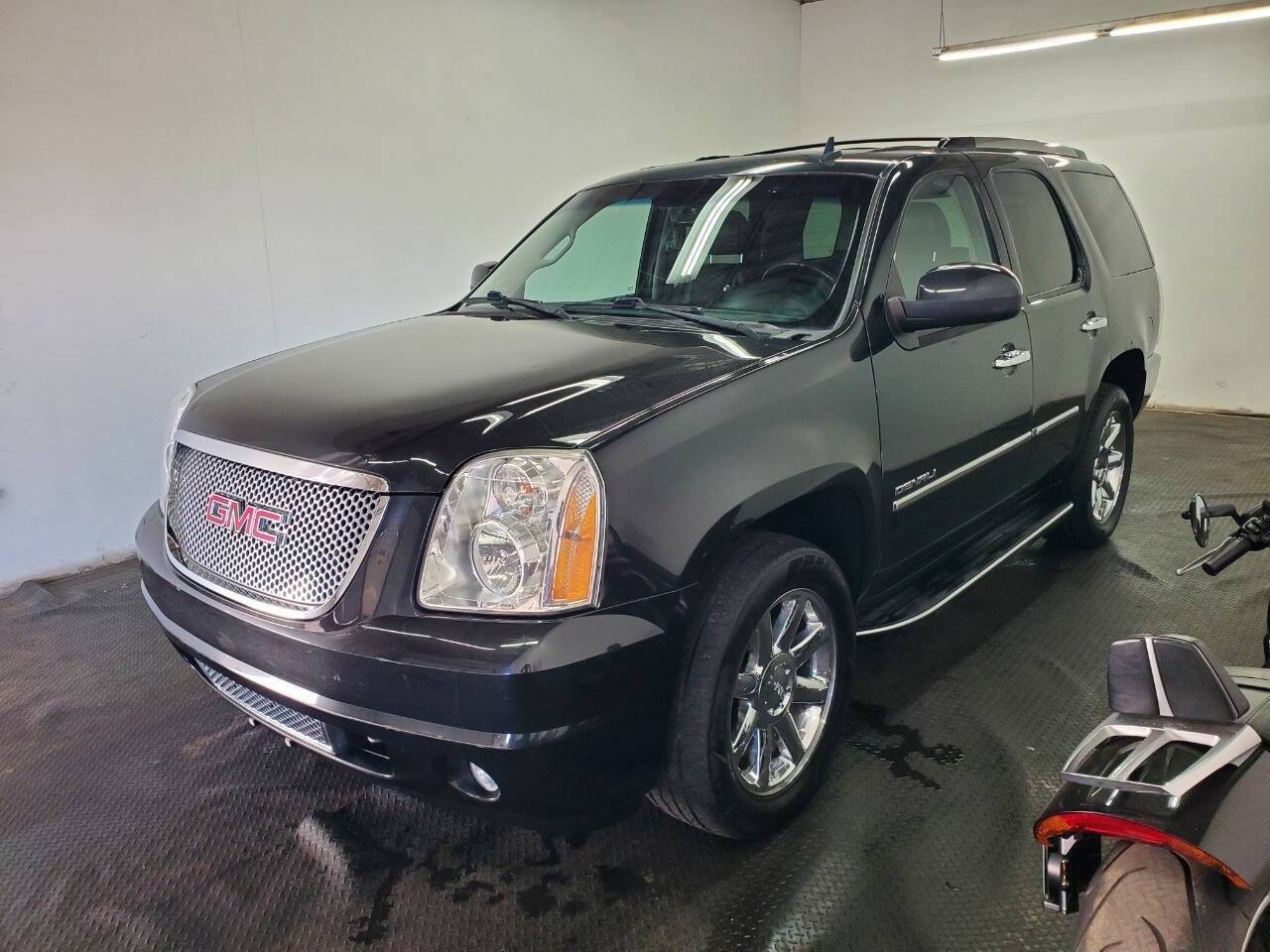 2011 GMC Yukon Denali — SUV — 150,879 mi — Fairfield, OH