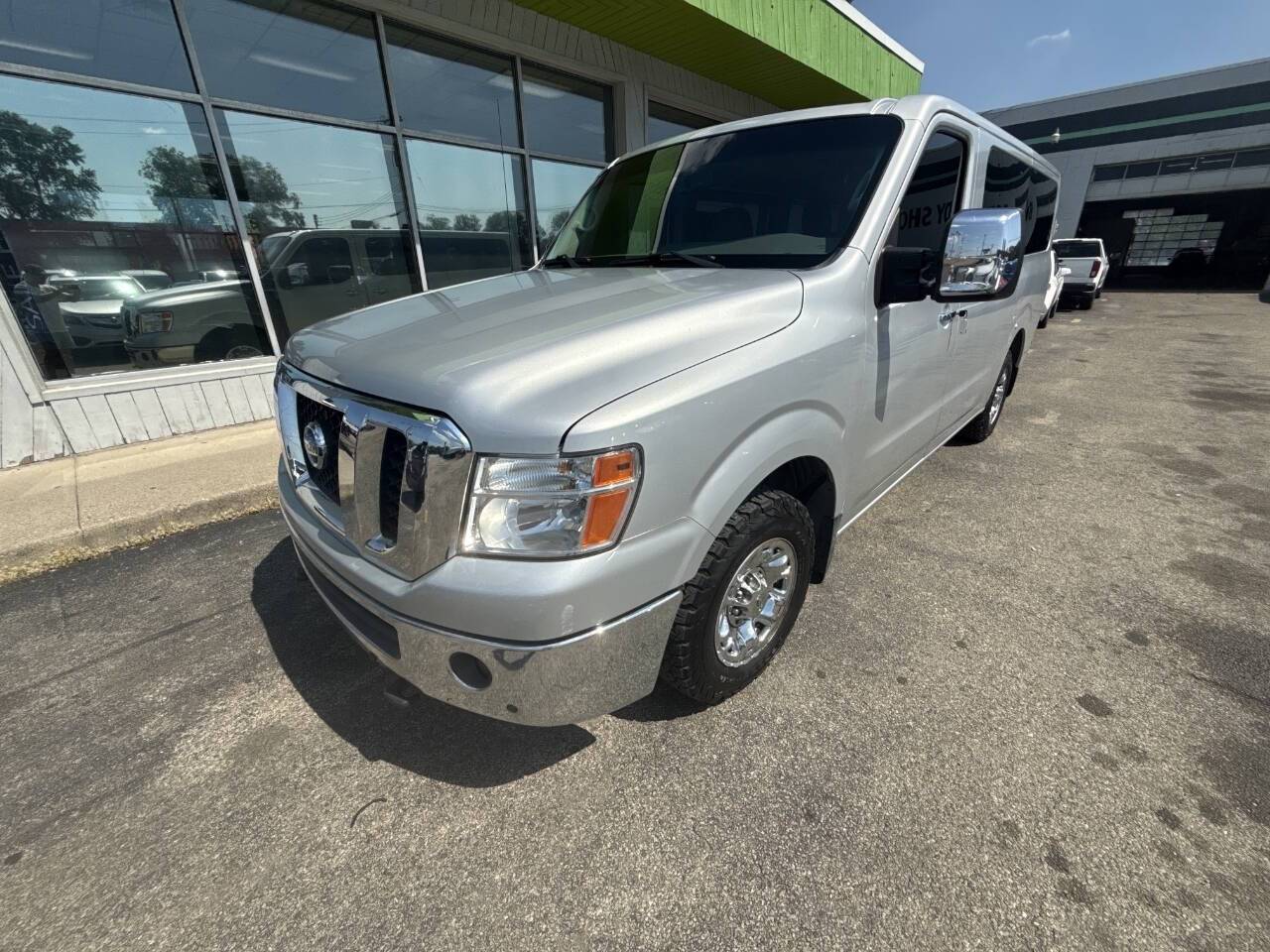 2016 Nissan NV Passenger SL — Passenger Van — 132,402 mi — Fairfield, OH