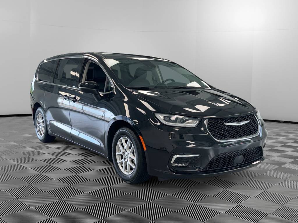 2023 Chrysler Pacifica Touring L — Minivan — 46,285 mi — Mc Connellsburg, PA