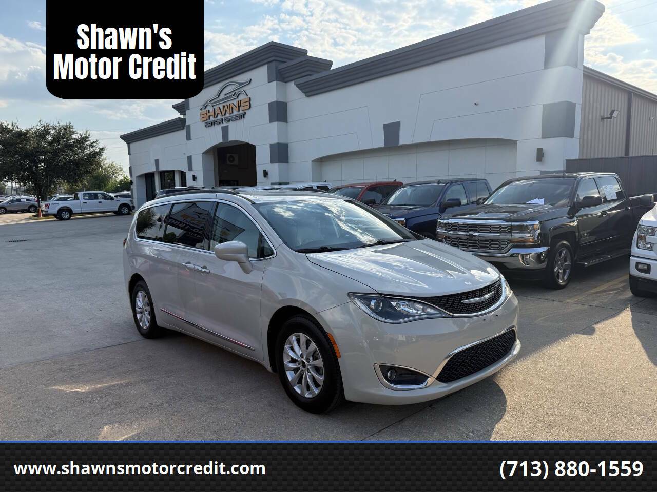 2017 Chrysler Pacifica Touring L — Minivan — 91,488 mi — Houston, TX