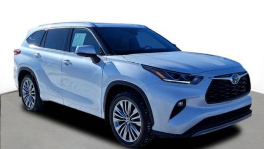 2022 Toyota Highlander Hybrid Platinum — SUV — 19,458 mi — Milwaukee, WI