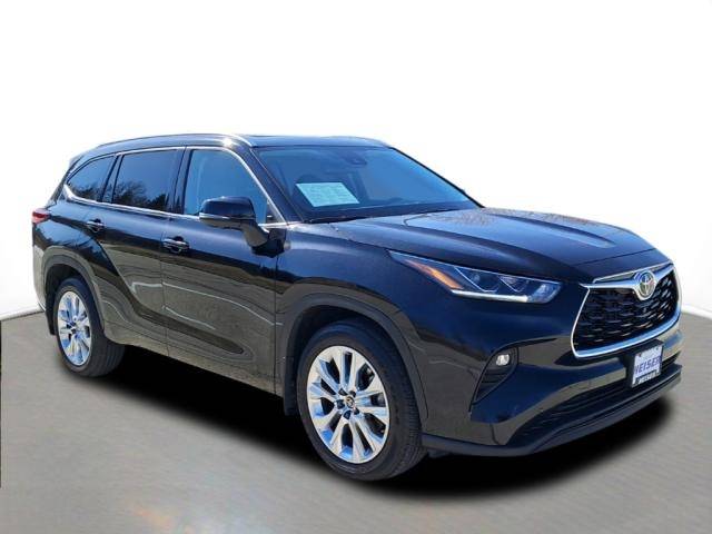 2023 Toyota Highlander Limited — SUV — 21,843 mi — Milwaukee, WI