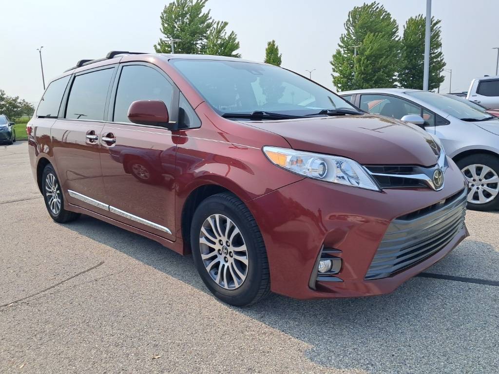2018 Toyota Sienna XLE — Minivan — 104,890 mi — Milwaukee, WI