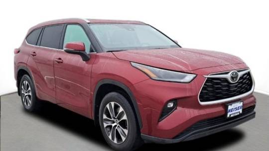 2022 Toyota Highlander XLE — SUV — 30,965 mi — Milwaukee, WI