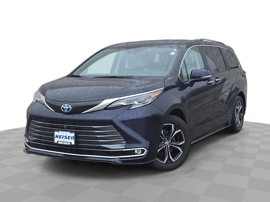 2025 Toyota Sienna Platinum — Minivan — 8,610 mi — Milwaukee, WI