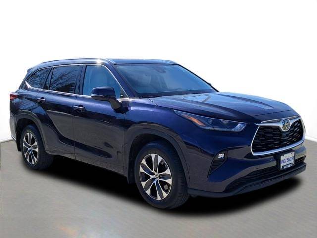 2021 Toyota Highlander XLE — SUV — 67,099 mi — Milwaukee, WI