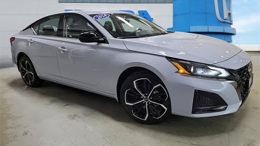 2024 Nissan Altima SR — Sedan — 5,974 mi — Chicago, IL