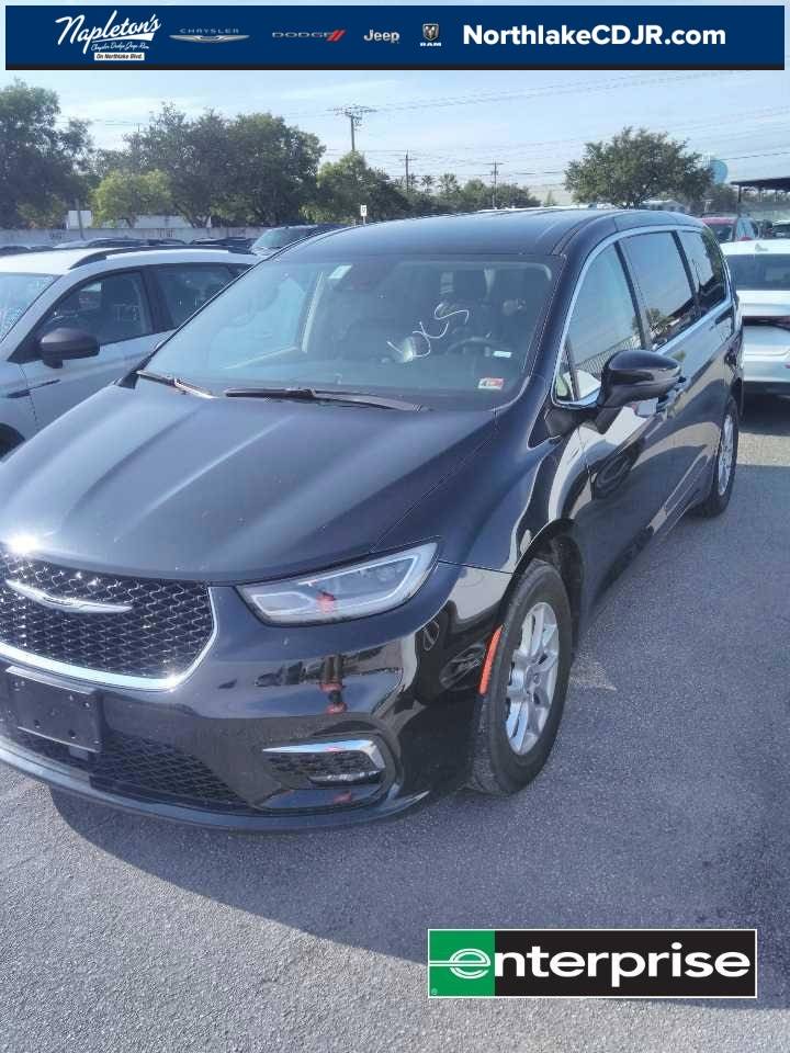 2023 Chrysler Pacifica Touring L — Minivan — 70,455 mi — Lake Park, FL