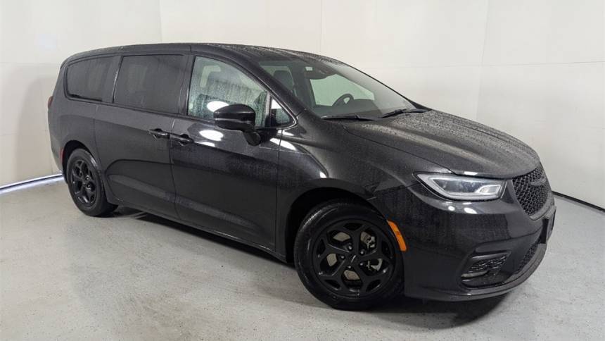 2022 Chrysler Pacifica Hybrid Touring L — Minivan — 67,614 mi — Lake Park, FL