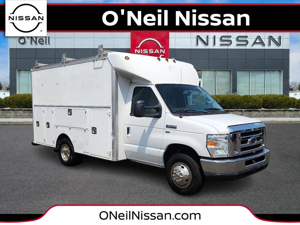 2012 Ford Econoline Commercial Cutaway E-350 — Chassis Cab Truck — 112,826 mi — Warminster, PA