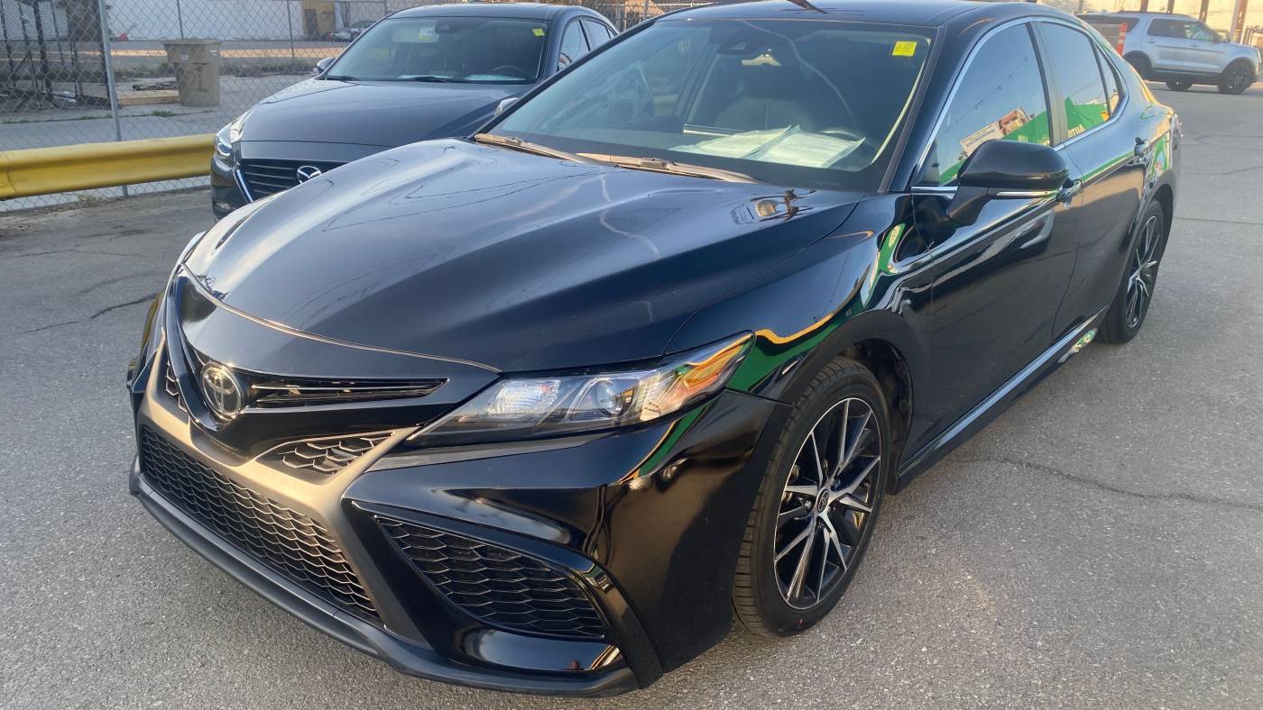 2022 Toyota Camry SE — Sedan — 54,129 mi — Bakersfield, CA