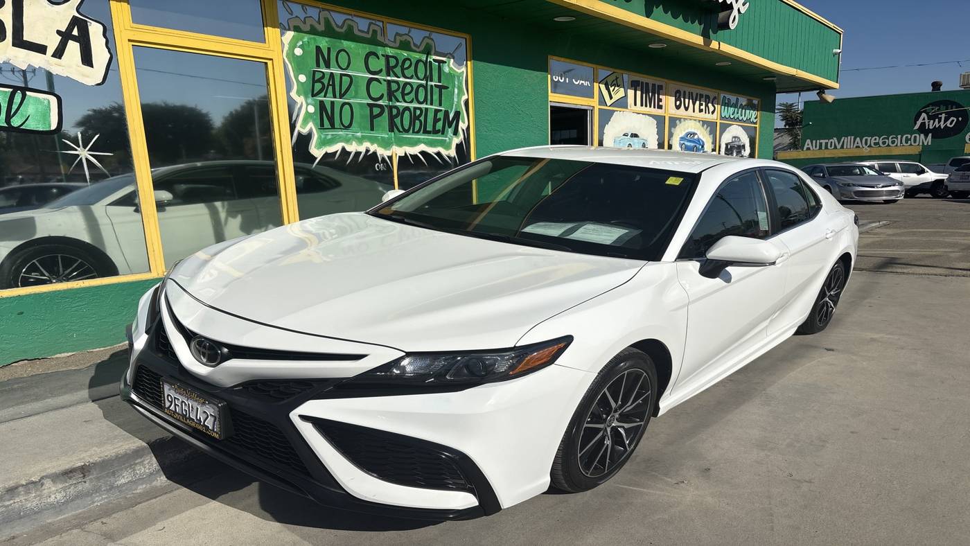 2023 Toyota Camry SE — Sedan — 53,631 mi — Bakersfield, CA