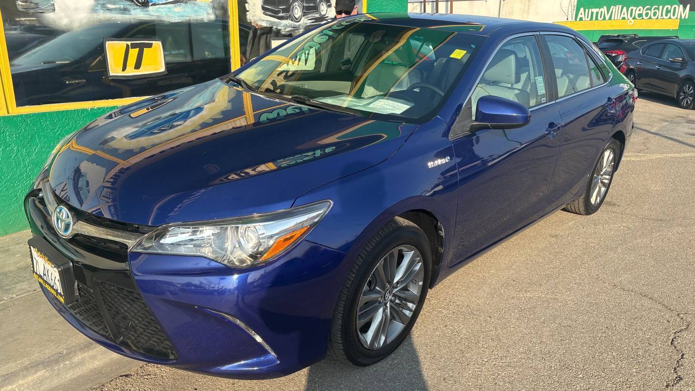 2015 Toyota Camry Hybrid SE — Sedan — 70,876 mi — Bakersfield, CA
