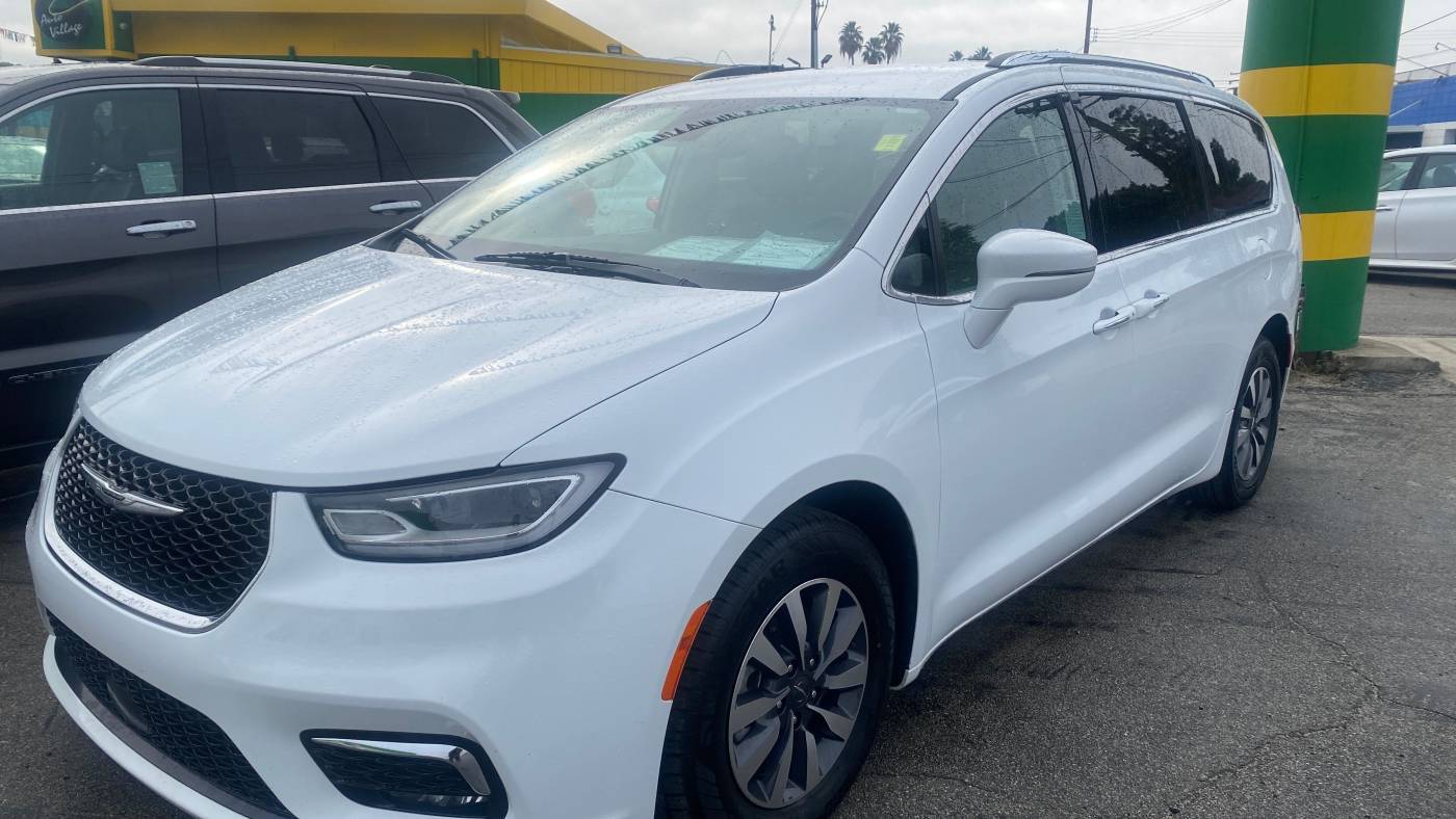2021 Chrysler Pacifica Touring L — Minivan — 72,245 mi — Bakersfield, CA