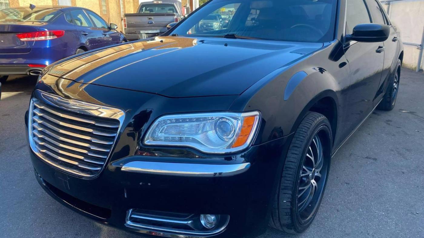 2013 Chrysler 300 Base — Sedan — 130,944 mi — Garfield, NJ