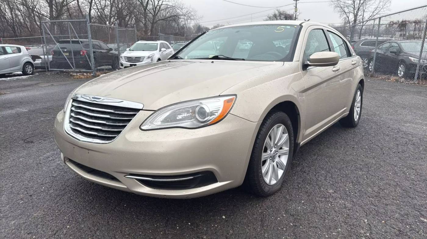 2014 Chrysler 200 Touring — Sedan — 115,025 mi — Garfield, NJ