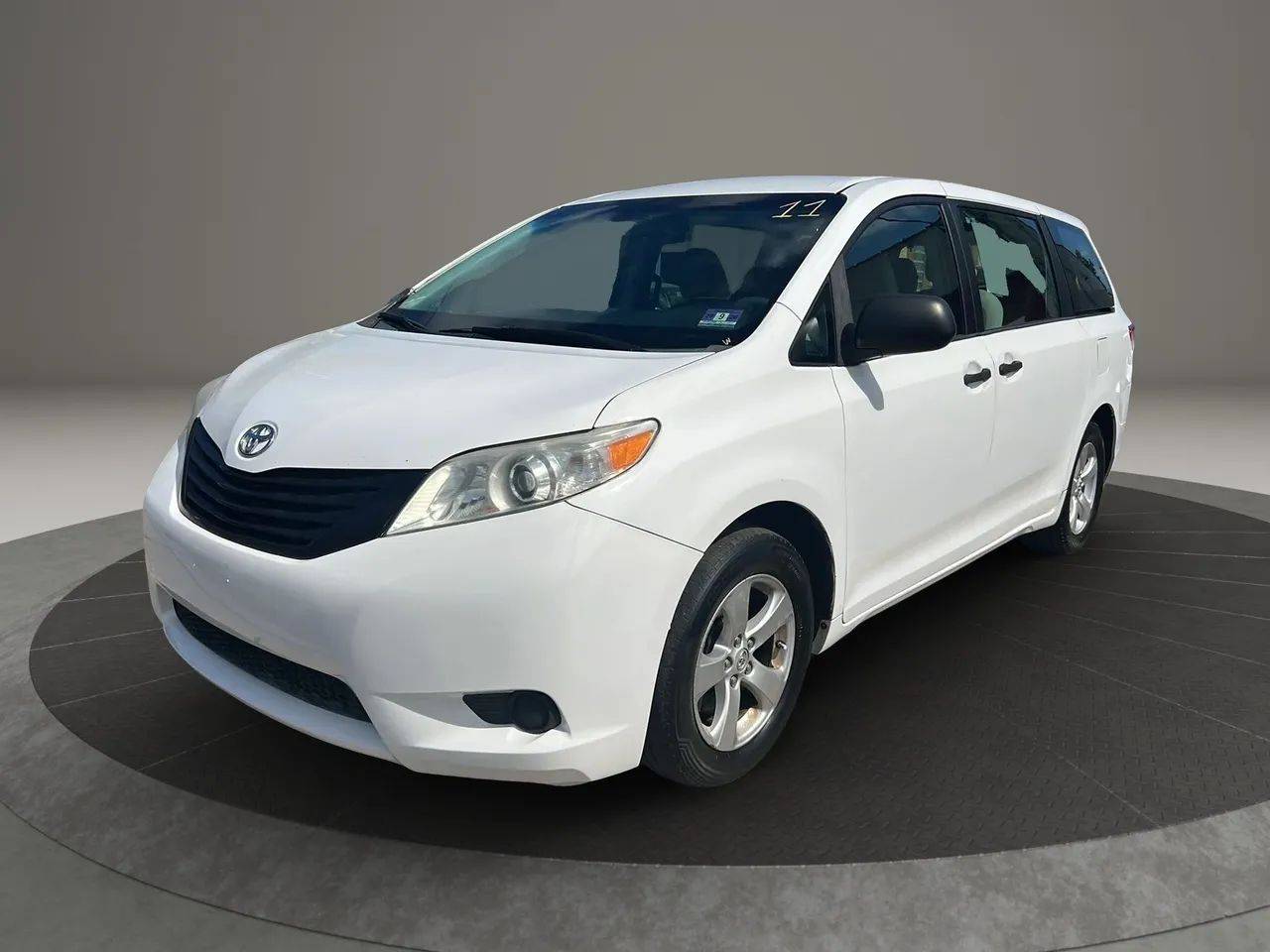 2013 Toyota Sienna L — Minivan — 147,811 mi — Garfield, NJ