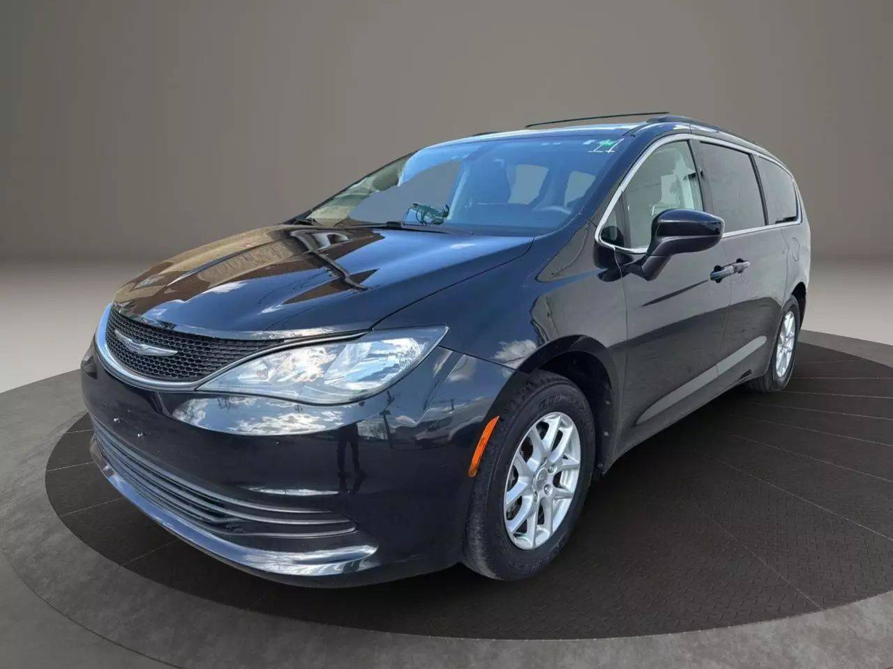 2017 Chrysler Pacifica Touring — Minivan — 84,940 mi — Garfield, NJ