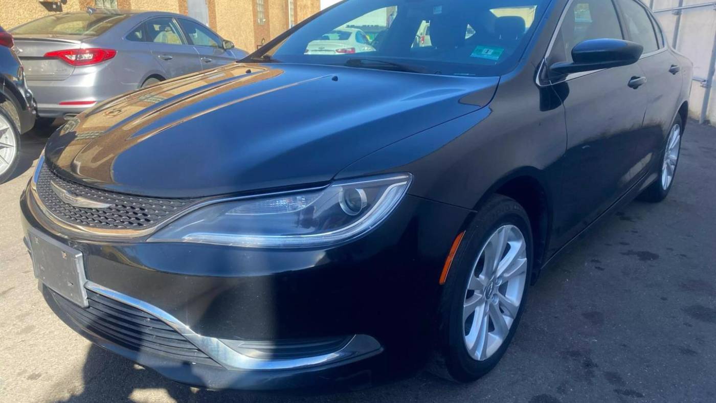 2016 Chrysler 200 Limited — Sedan — 135,342 mi — Garfield, NJ