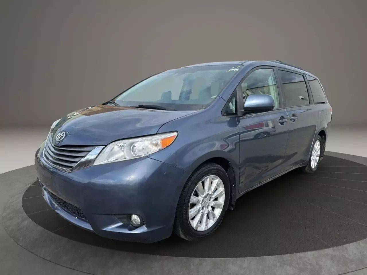 2013 Toyota Sienna XLE — Minivan — 79,398 mi — Garfield, NJ