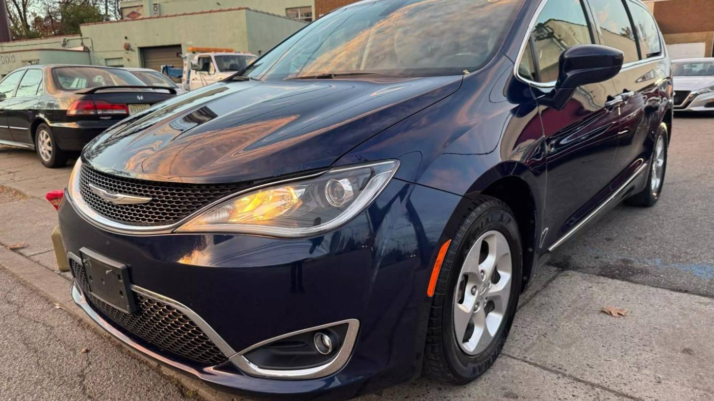 2017 Chrysler Pacifica Touring L Plus — Minivan — 97,608 mi — Garfield, NJ
