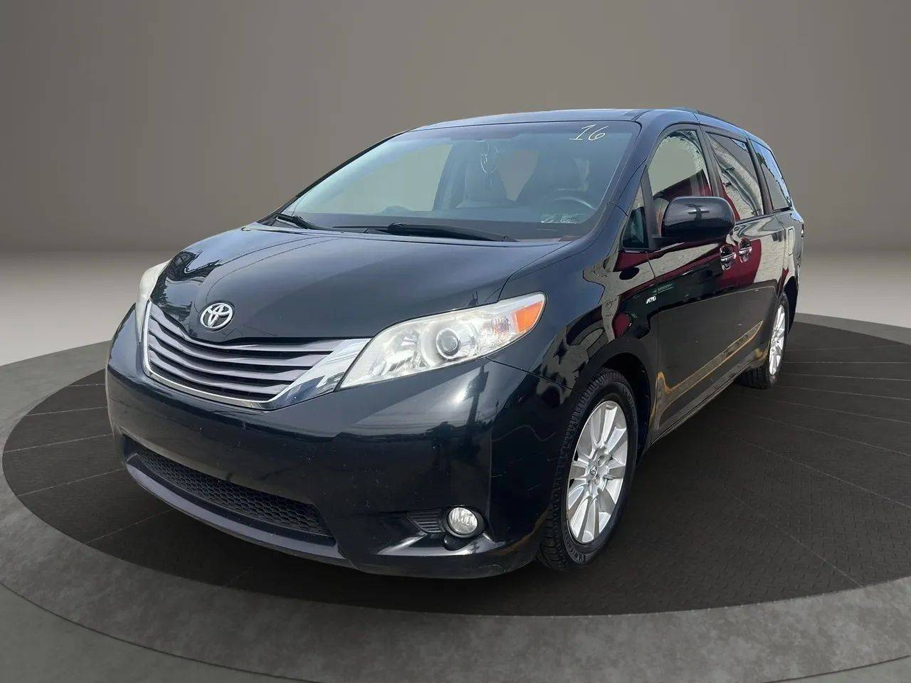 2017 Toyota Sienna XLE Premium — Minivan — 127,115 mi — Garfield, NJ