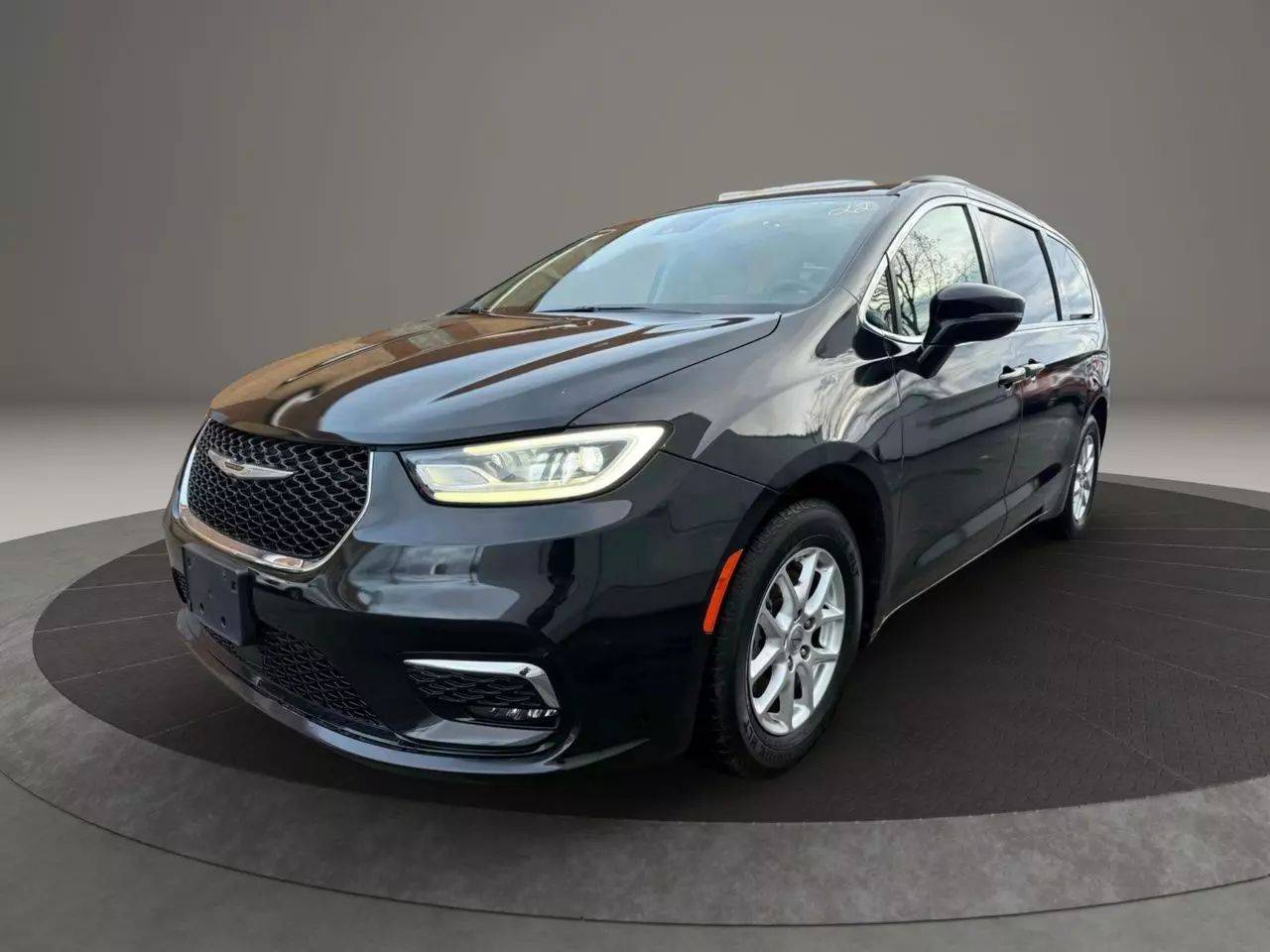 2022 Chrysler Pacifica Touring L — Minivan — 74,768 mi — Garfield, NJ