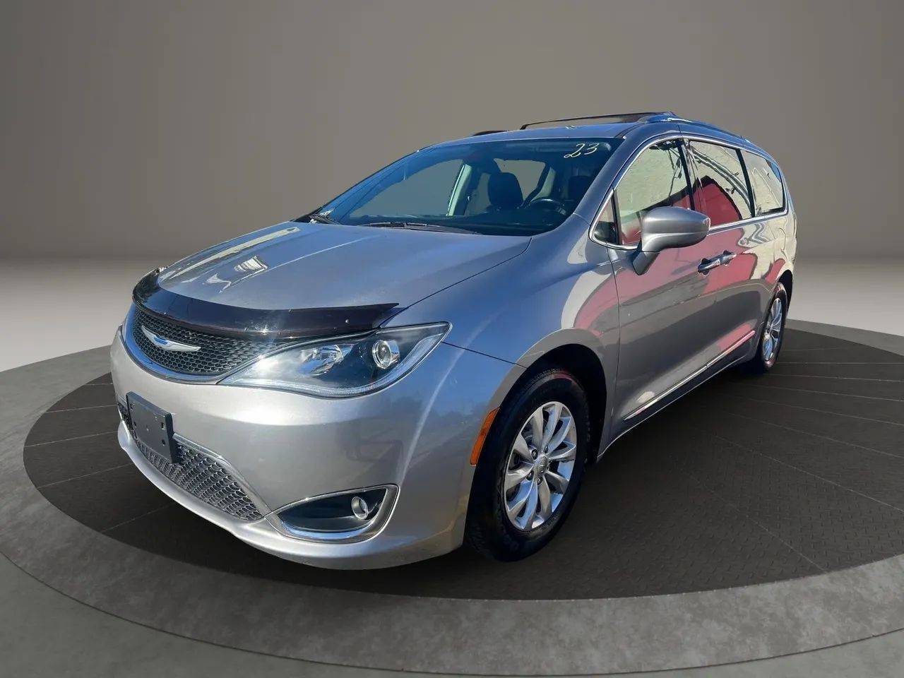 2018 Chrysler Pacifica Touring L — Minivan — 105,308 mi — Garfield, NJ