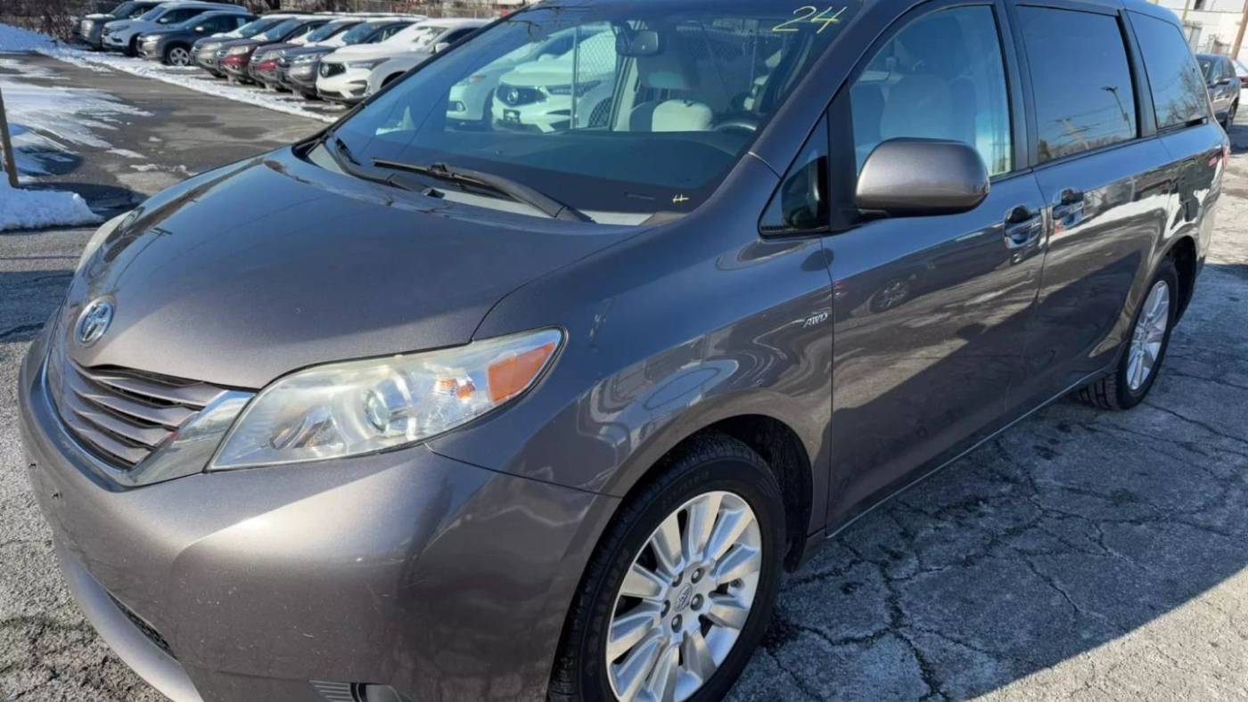 2016 Toyota Sienna LE — Minivan — 101,277 mi — Garfield, NJ