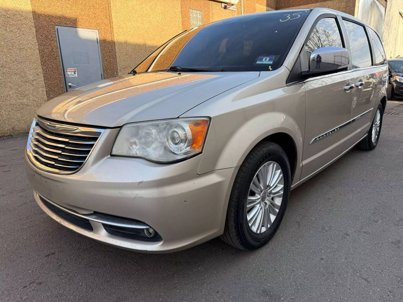 2013 Chrysler Town & Country Limited — Minivan — 98,078 mi — Garfield, NJ