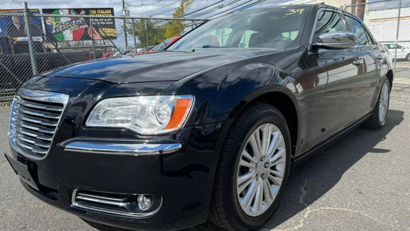 2013 Chrysler 300 C — Sedan — 99,932 mi — Garfield, NJ