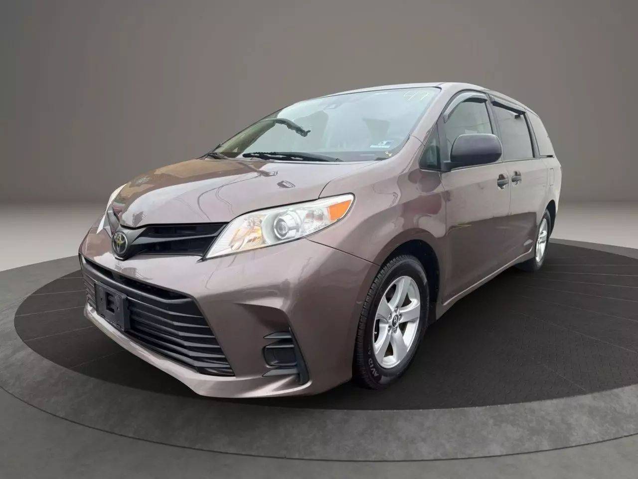 2020 Toyota Sienna L — Minivan — 127,333 mi — Garfield, NJ