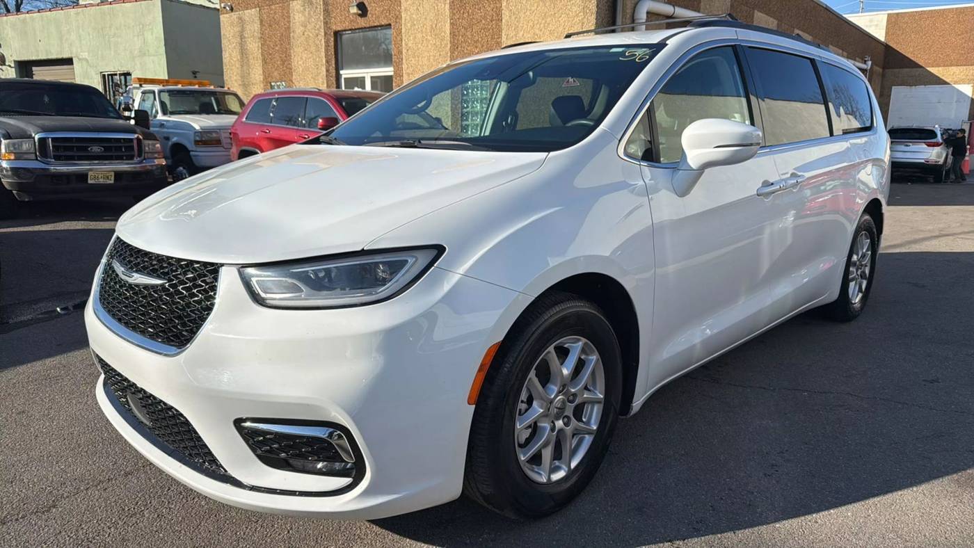 2022 Chrysler Pacifica Touring L — Minivan — 70,980 mi — Garfield, NJ