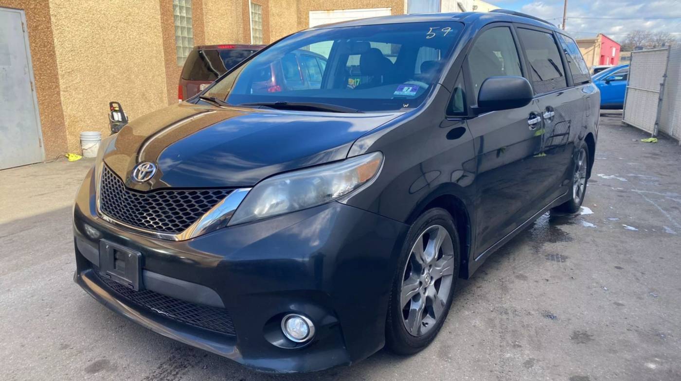 2013 Toyota Sienna SE — Minivan — 86,104 mi — Garfield, NJ
