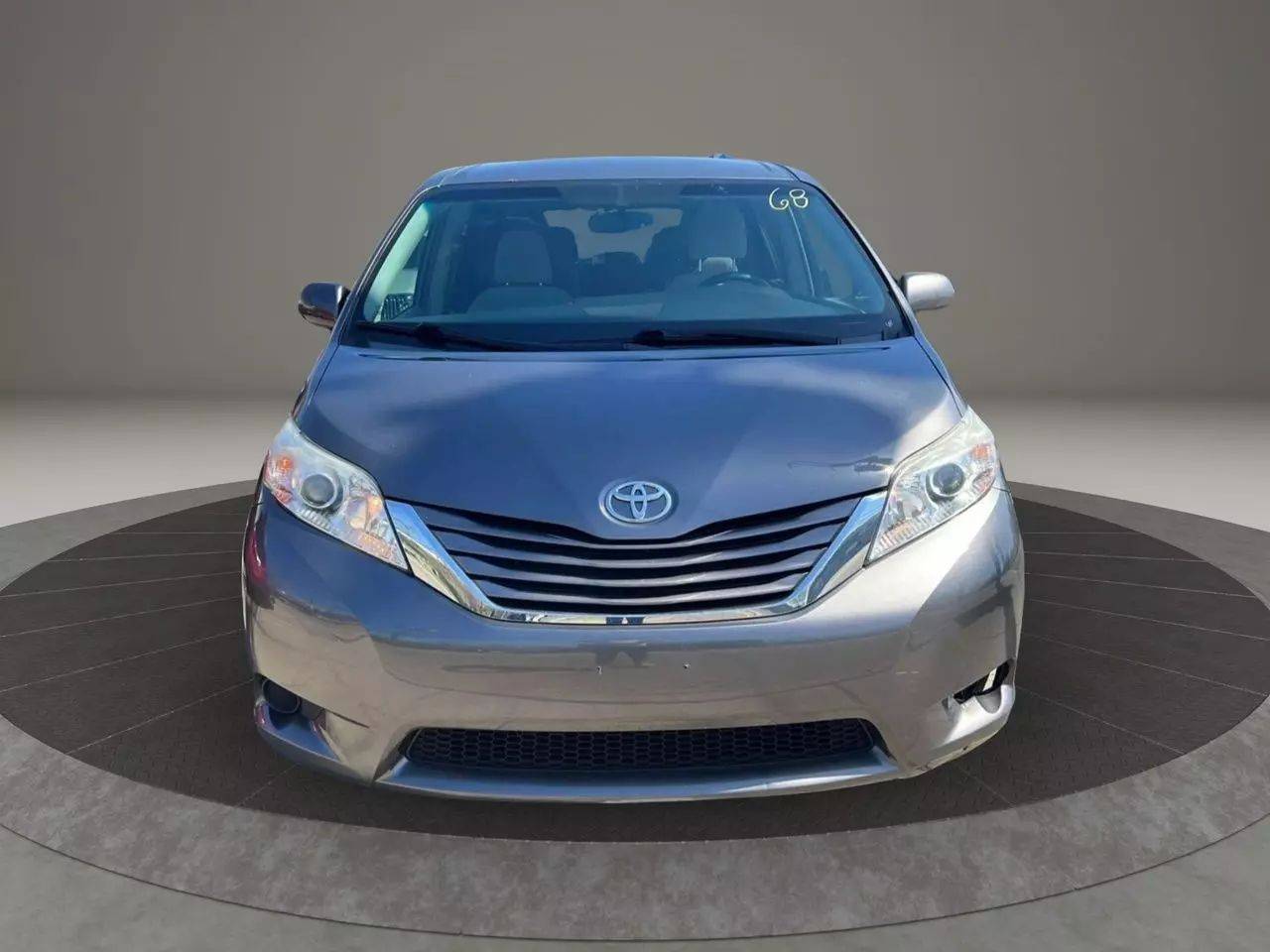 2017 Toyota Sienna LE — Minivan — 112,446 mi — Garfield, NJ