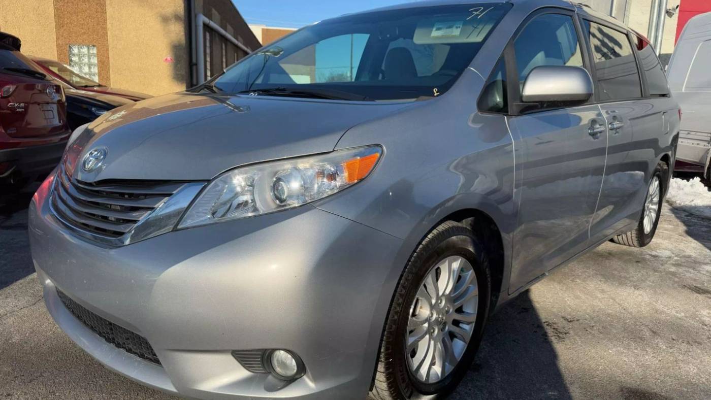 2015 Toyota Sienna XLE — Minivan — 129,005 mi — Garfield, NJ