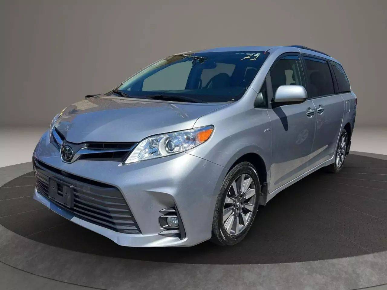 2018 Toyota Sienna XLE — Minivan — 122,767 mi — Garfield, NJ