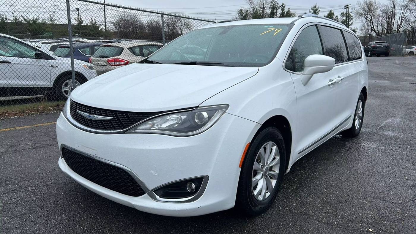 2018 Chrysler Pacifica Touring L — Minivan — 94,289 mi — Garfield, NJ