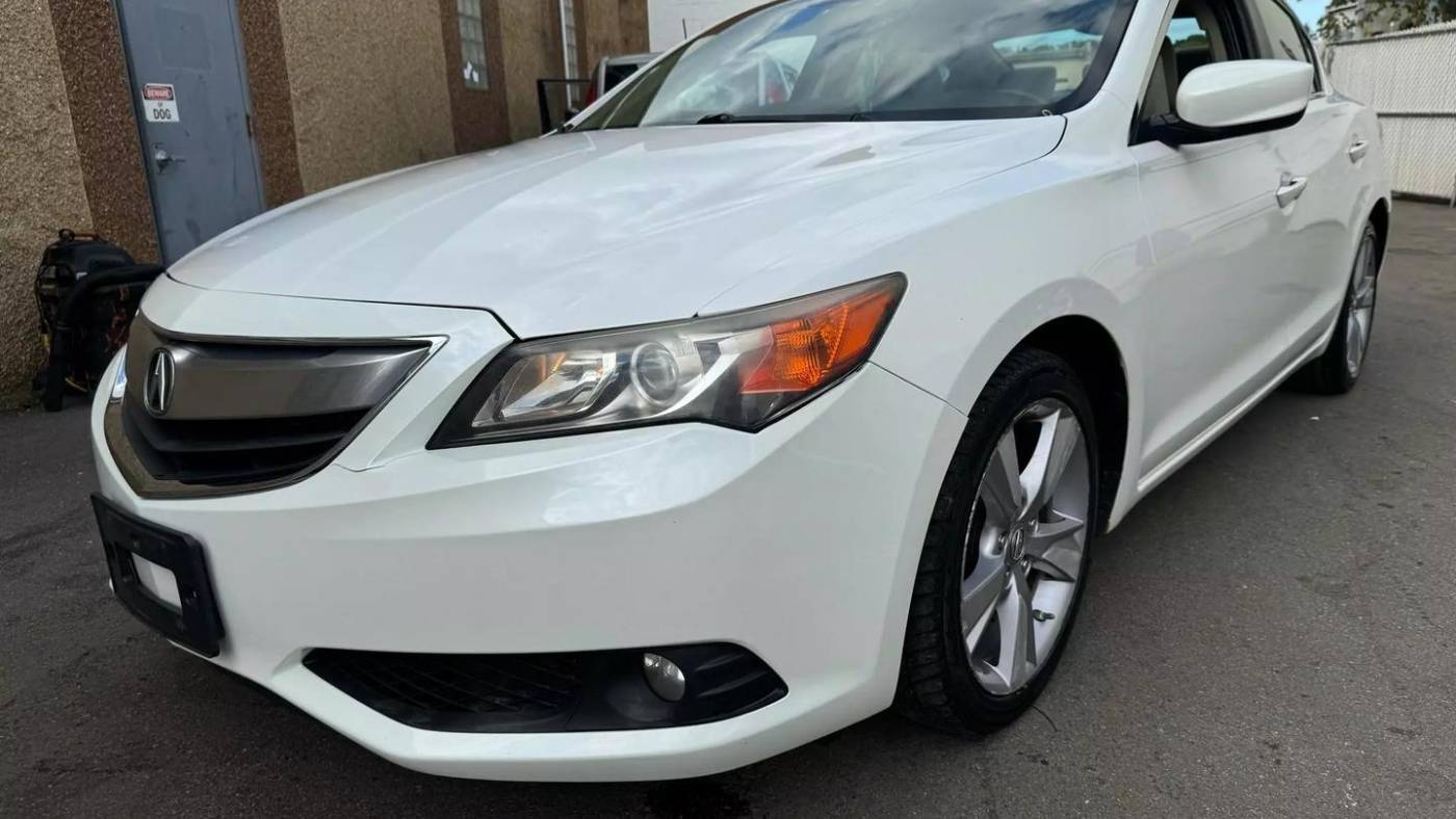 2013 Acura ILX Premium Package — Sedan — 105,635 mi — Garfield, NJ
